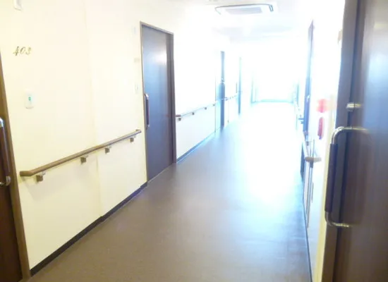 リリーフモア北野(サービス付き高齢者向け住宅)の画像(4)廊下