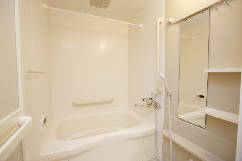 たちばな館(サービス付き高齢者向け住宅)の画像(6)浴室にも手すりが完備